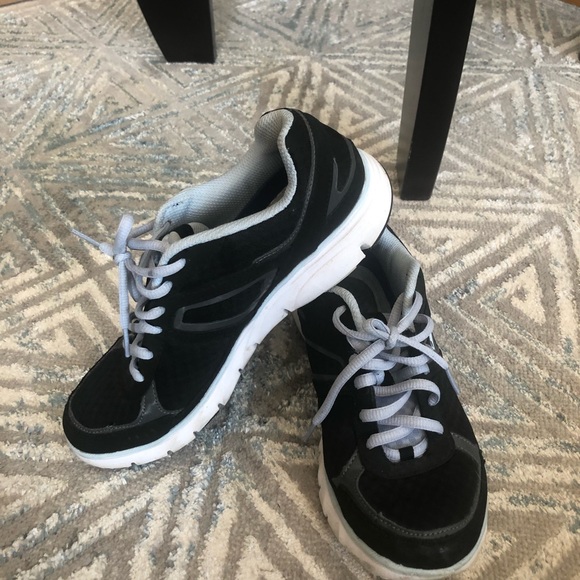 Sneakers - Picture 7 of 8